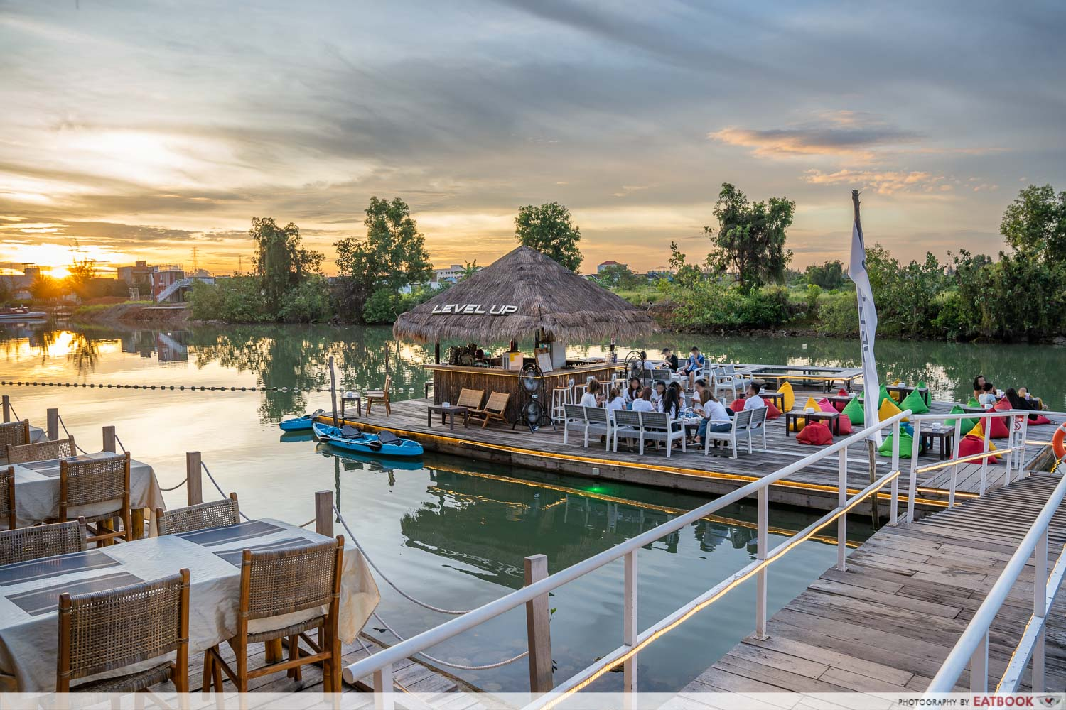 Level Up Coffee & Floating Bar 3